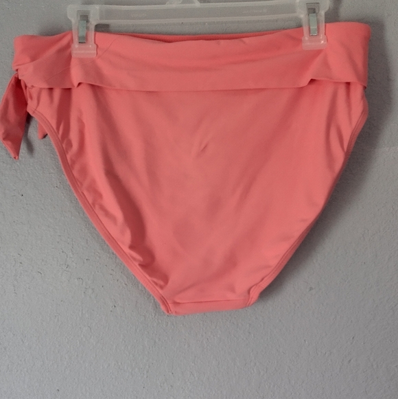 Bikini Top & Bottom - Picture 3 of 5